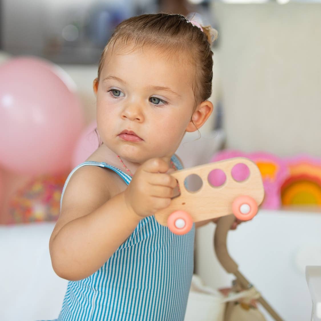 Holzbus mit Silikonrädern