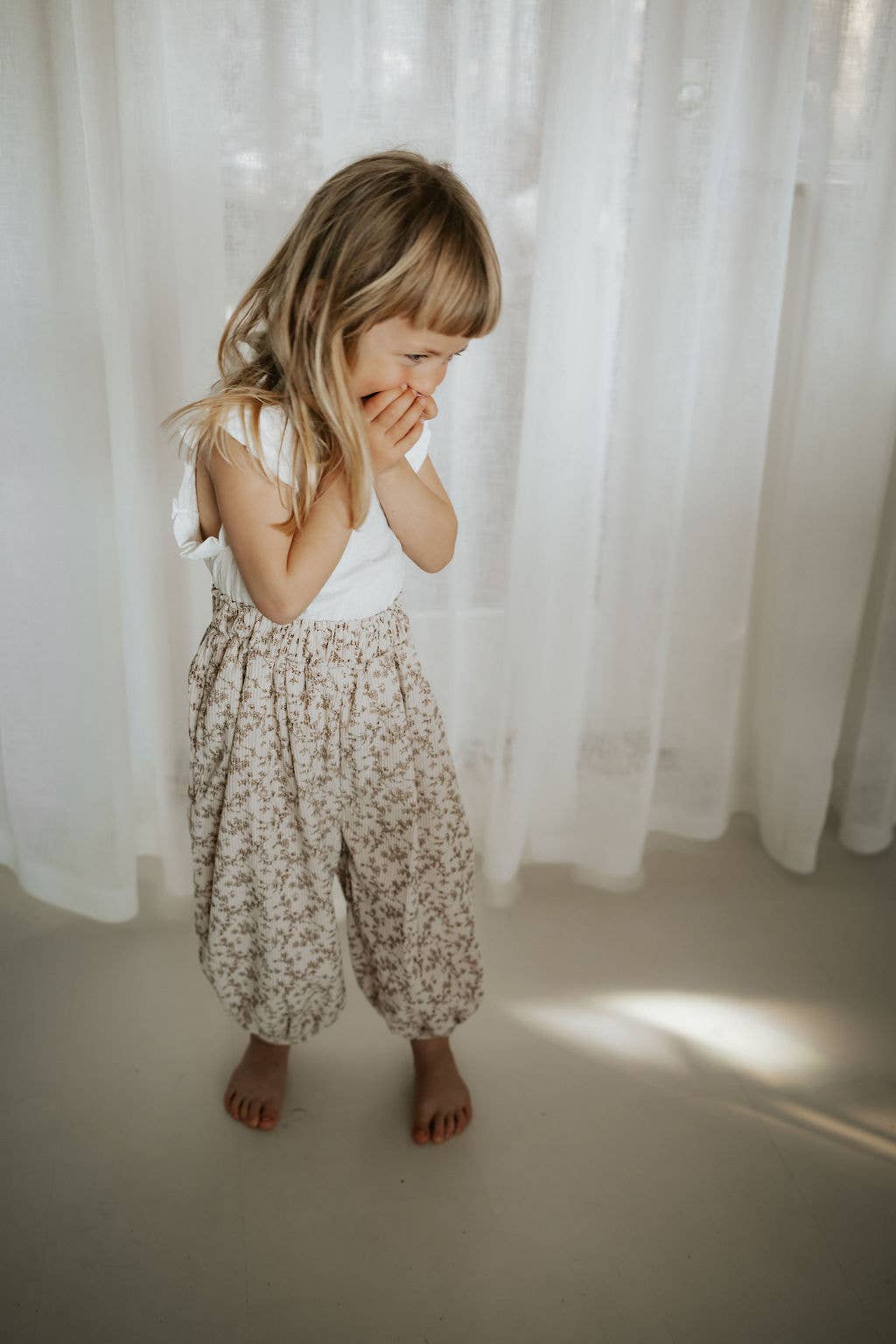 Lockere Kordhose von Annie & Charles® – trendige Baggy Hose aus Baumwolle für Herbst- und Winteroutfits.