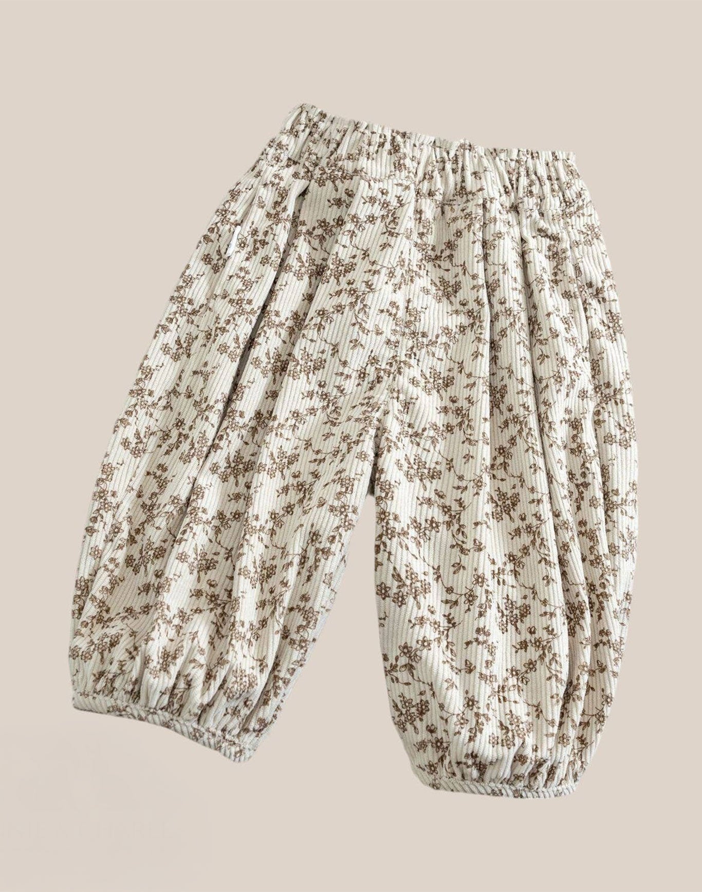 Annie & Charles® Baggy Kord Hose – lockere Kinderhose aus 100 % Baumwolle, bequem und stylisch für Alltag und Spiel.