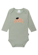 Langarmbody für Babys in sanftem Schilfgrün mit Croissant Print, aus 100% Baumwolle, weich und angenehm für zarte Babyhaut.