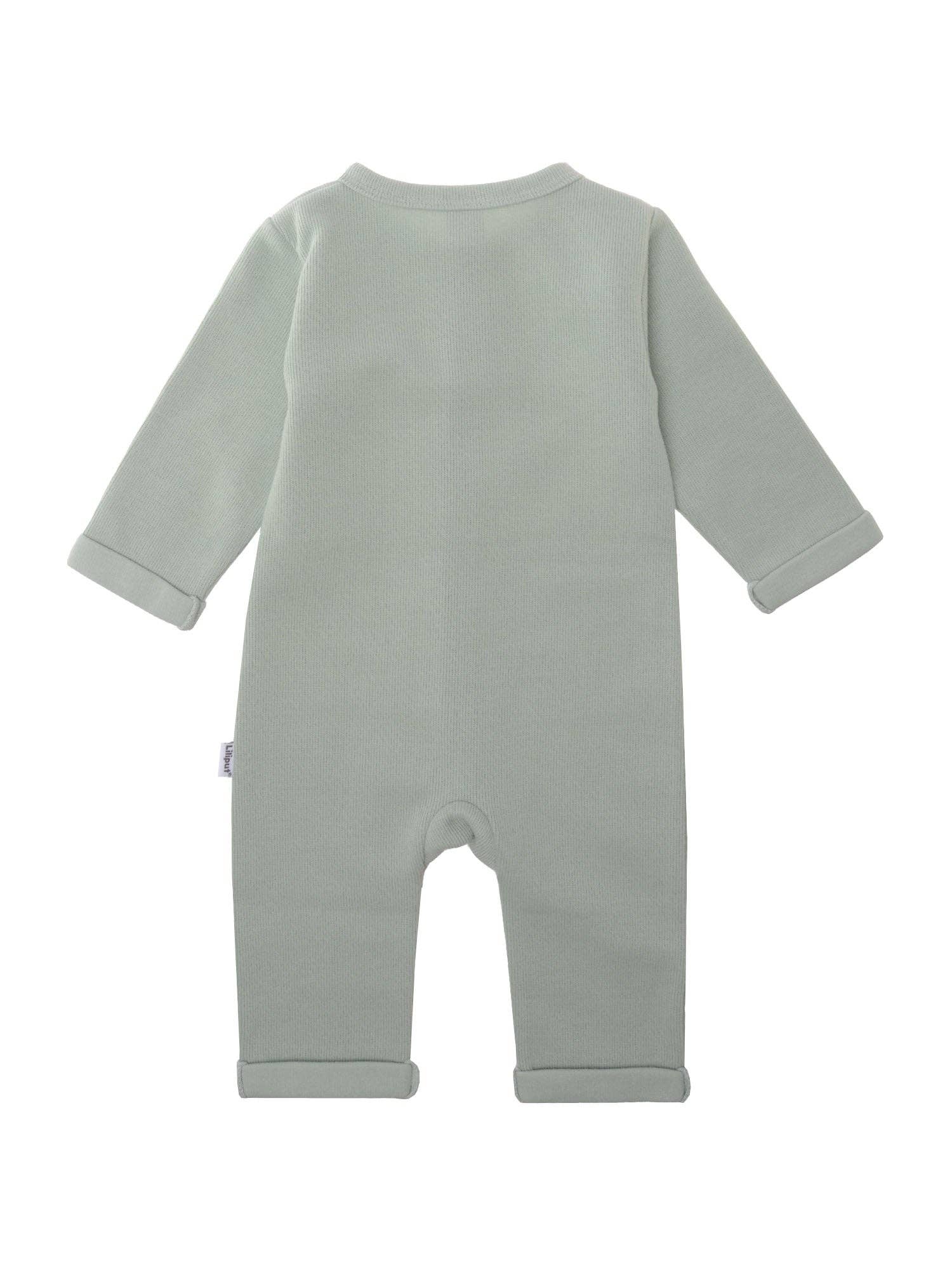 Schilffarbener Baby Overall aus Rib-Strick, elastisch und angenehm weich, Knöpfe auf der Vorderseite, ideal für Alltag und Freizeit.