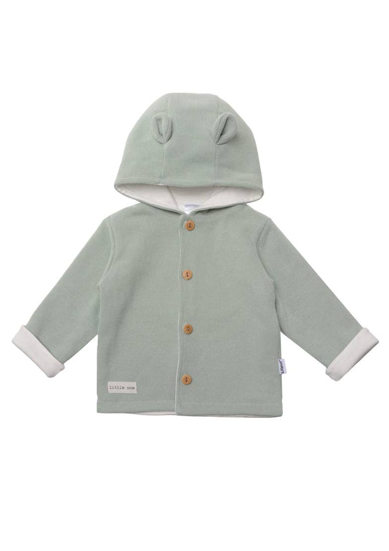 Baby Rib-Strick-Jacke in Schilf, mit Kapuze und Öhrchen, aus 100% Baumwolle, weiches Baumwollfutter, Knöpfe in Holzoptik, angenehm warm und bequem.