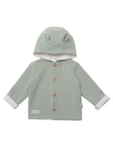 Baby Rib-Strick-Jacke in Schilf, mit Kapuze und Öhrchen, aus 100% Baumwolle, weiches Baumwollfutter, Knöpfe in Holzoptik, angenehm warm und bequem.