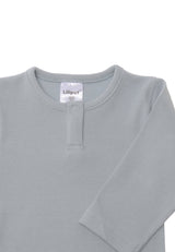 Zwei Baby Ripp-Langarmbodys im Set, Farben Blau und Schilf, aus weicher Baumwollqualität, ideal für den Alltag und jede Jahreszeit.