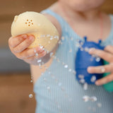 Badespielzeug Set Die lustigen Tiere Rosa, 4 Silikonfiguren Pinguin, Robbe, Bär und Kuh, schwimmende Tierfiguren zum Spielen und Lernen in der Badewanne.