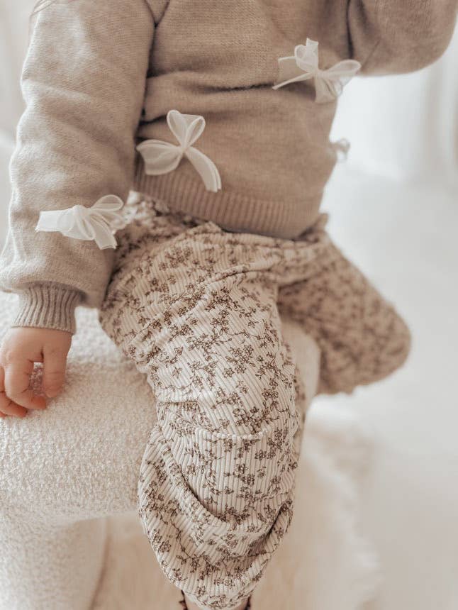 Kinderhose Baggy Kord von Annie & Charles® – weiche Baumwollhose mit elastischem Bund, ideal zum Toben und Entdecken.