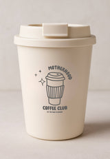 Nachhaltiger Coffee to Go Cup 350ml in Creme mit humorvollem Motherhood Coffee Club Print, ideal für unterwegs.