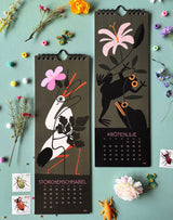 Flora & Fauna Jahreskalender 2026 im halben A4-Format – jeder Monat zeigt eine Pflanze mit tierischem Namen, liebevoll illustriert.
