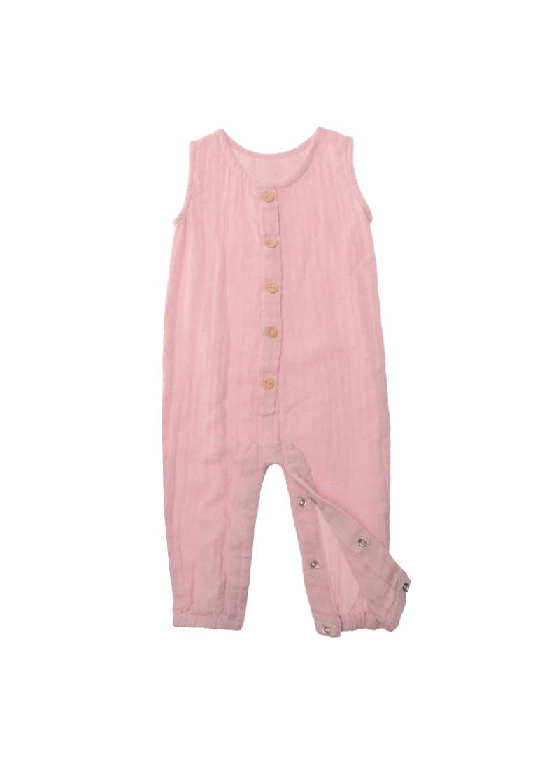Ärmelloser Musselin Jumpsuit für Kids in rosenholz, mit Holzknöpfen und Druckknöpfen im Schritt, unkompliziertes An- und Ausziehen, weich und luftig.