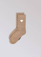 Kinder-Socken in Beige von No Bad Days Club mit eingewebtem Herz, nahtfrei, extra verstärkt unter dem Fuß, nachhaltig produziert in Portugal.