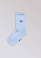 Kinder-Socken in Hellblau von No Bad Days Club mit eingewebtem Herz, nahtfrei, extra verstärkt unter dem Fuß, nachhaltig produziert in Portugal.