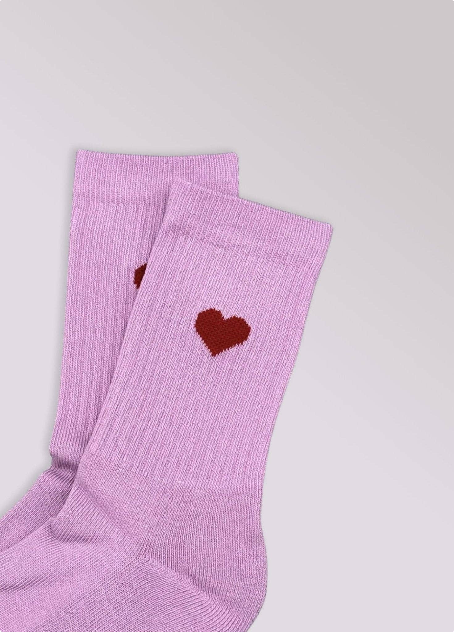 Kinder-Socken in Pink von No Bad Days Club mit eingewebtem Herz, nahtfrei, extra verstärkt unter dem Fuß, nachhaltig produziert in Portugal.
