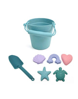 Silikon-Strandspielzeug für Kinder – 7-teiliges Set mit Eimer, Schaufel und bunten Sandformen wie Muschel, Regenbogen, Stern, Herz und Schildkröte für kreatives Spielen am Strand.