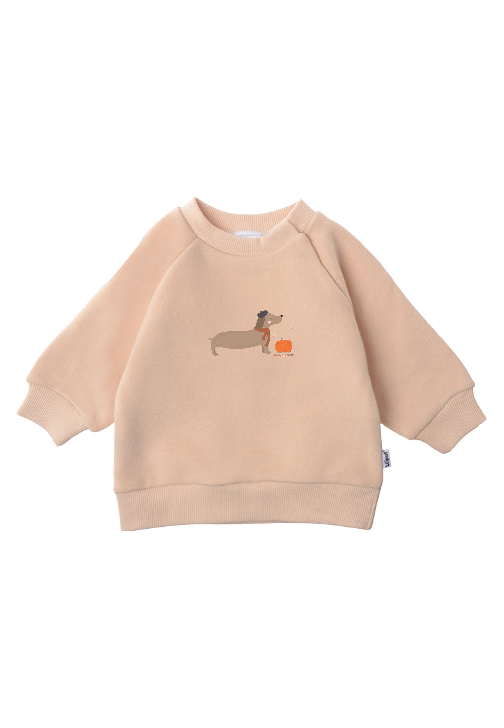 Baby Sweatshirt in Beige mit herbstlichem Dackel-Print, aus 80% Baumwolle und 20% Polyester, weiche Ribbündchen an Ärmeln, Druckknöpfe am Halsausschnitt.