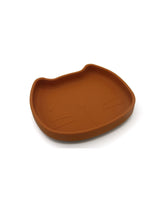 Teller Pippa the Cat in Karamell, rutschfeste Silikonschale mit Saugfuß für Babys und Kleinkinder, BPA-frei, spülmaschinen- und mikrowellenfest.