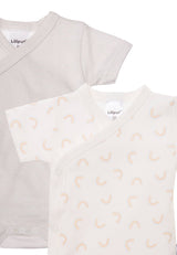 2er-Pack Kurzarm-Wickelbodys für Babys aus 100% Baumwolle, ein Body mit Regenbogen-Print, der andere grau gestreift, weich und bequem.