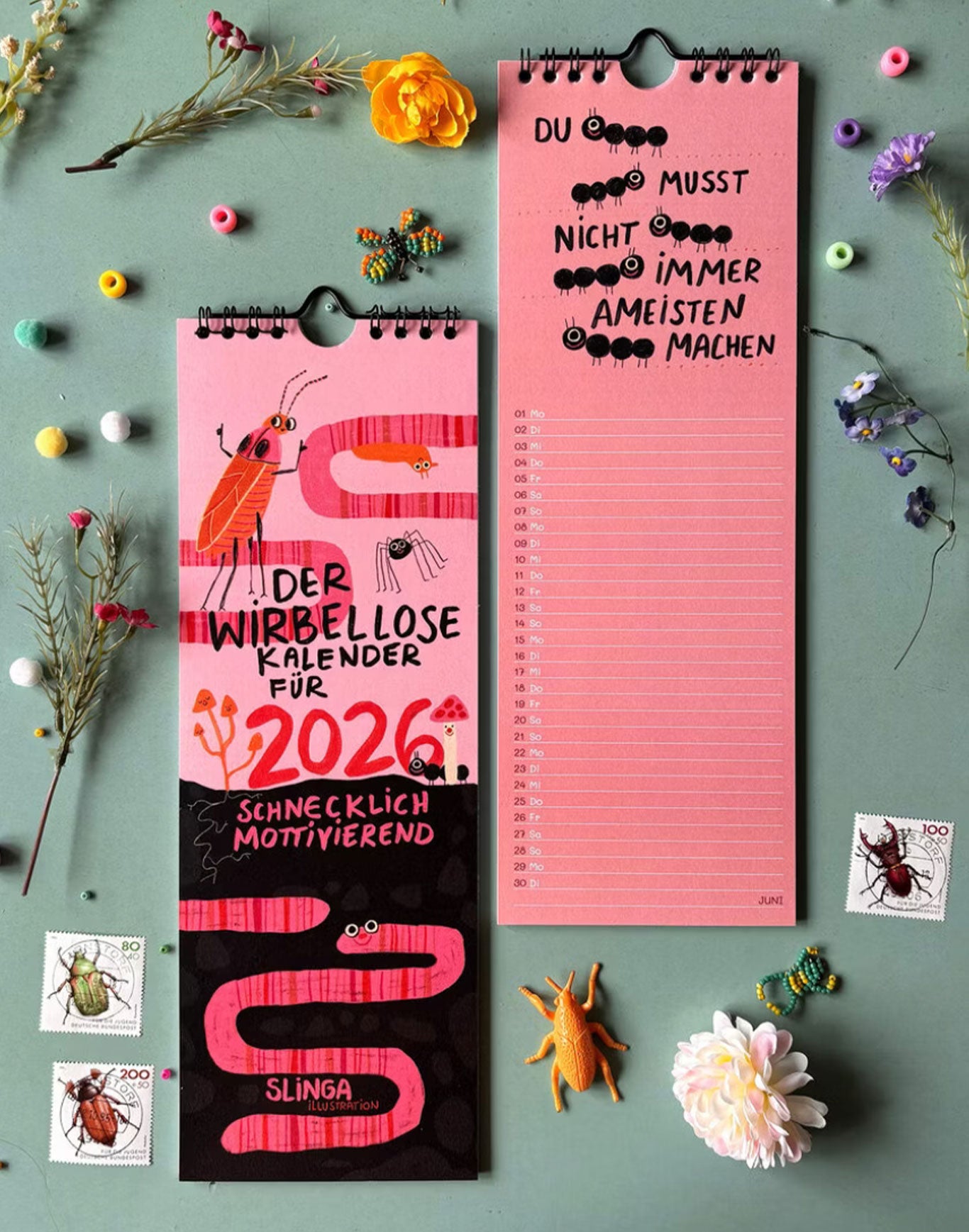 Liebevoll illustrierter Wirbellosen-Kalender 2026 mit süßen, motivierenden Tierfiguren wie Schnecken und Käfern – humorvoller Jahreskalender im handlichen A4-Halbe-Format.